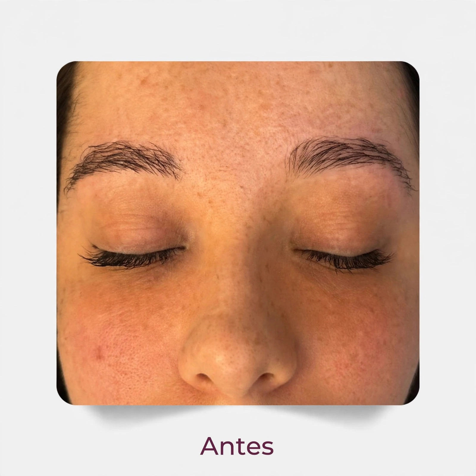 Sobrancelhas antes do procedimento de microblading