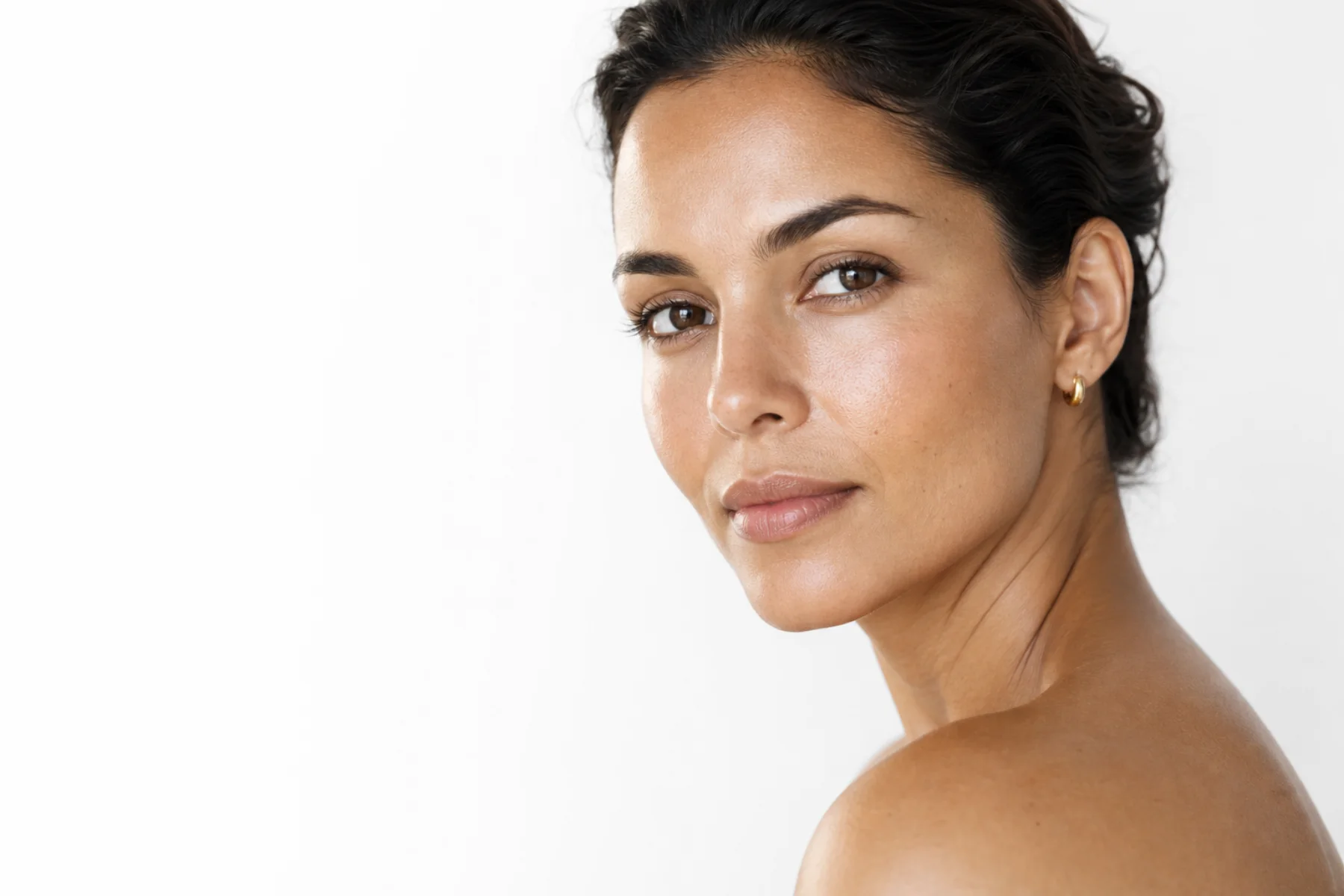 Mulher com beleza natural e pele saudável